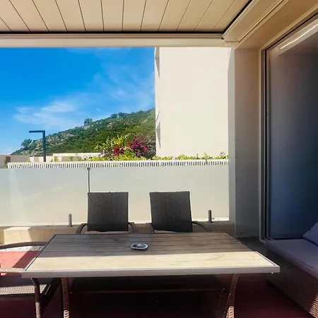 Veranda Apartment, Coast *